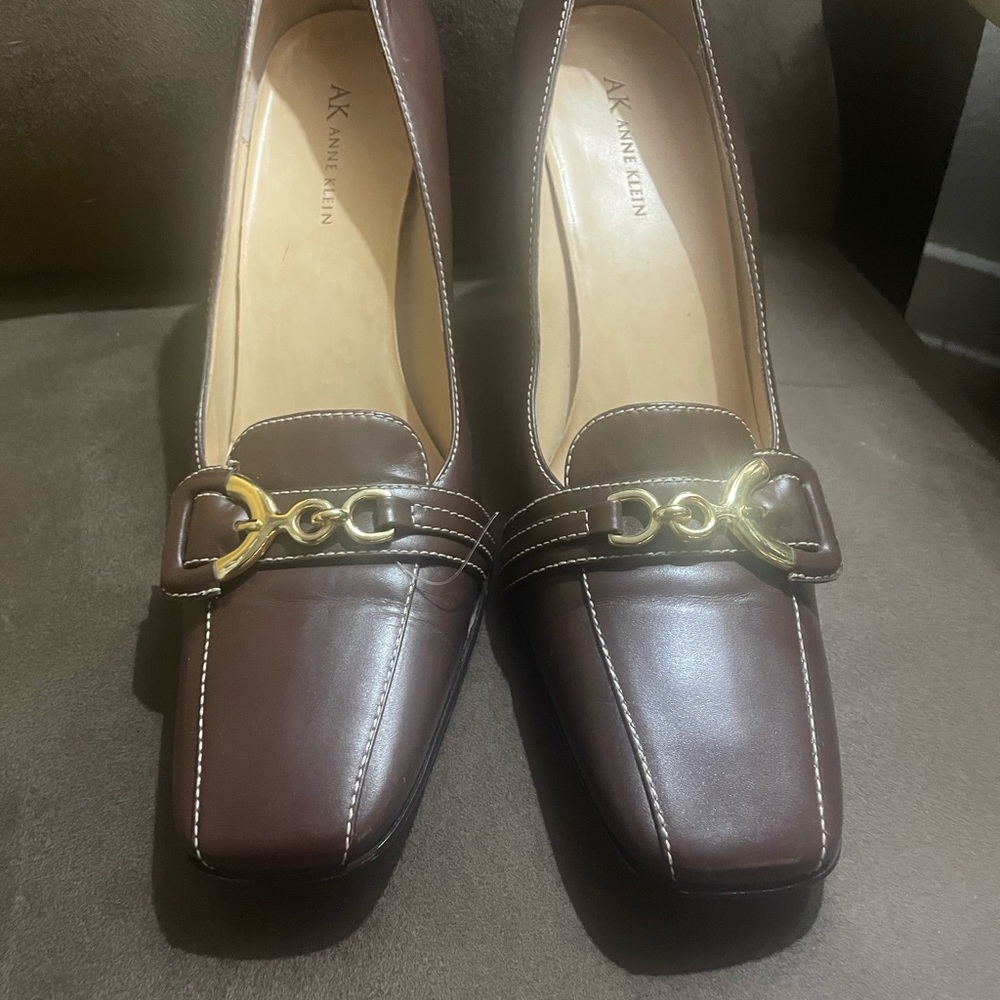 Beautiful Anne Klein brown leather square toe heels, gold hardware